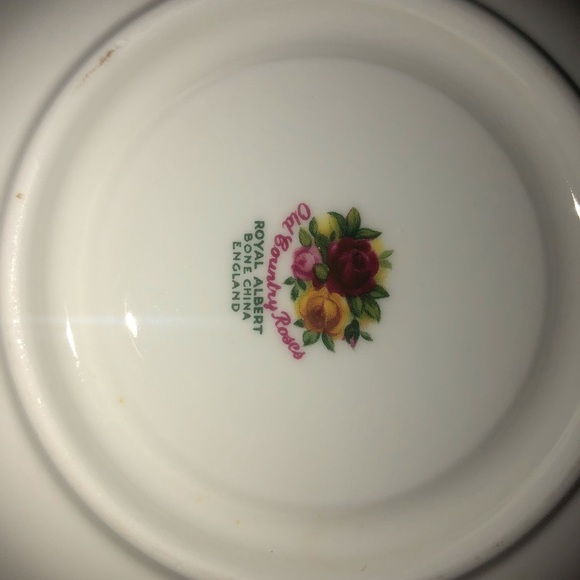 Royal Albert 4 Teacup’s with 4 Saucers - Old Country Roses - Picture 5 of 11